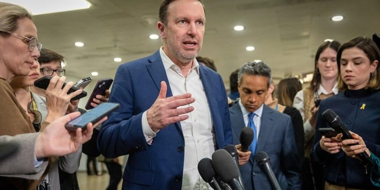 Katie Britt blasts Democrats for playing ‘political games’ with shutdown amid airport chaos